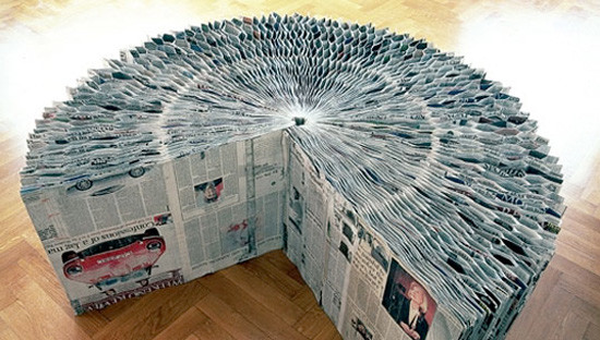 Newspaper extendable bench  © Charles Kaisin